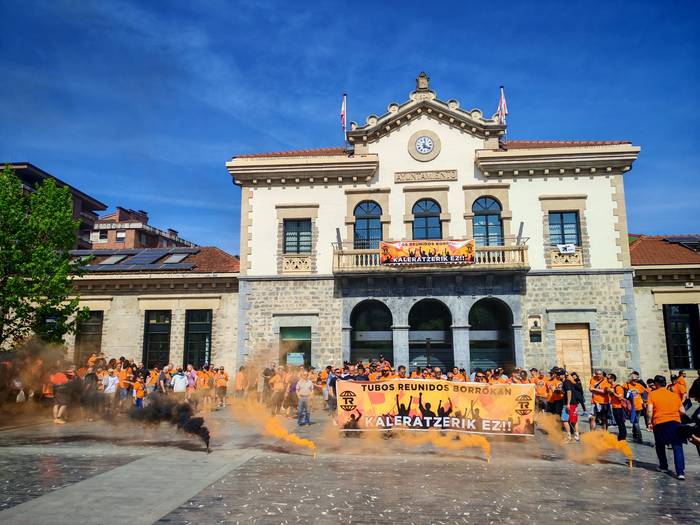 Tubos Reunidoseko bi langile 7 1776453825462