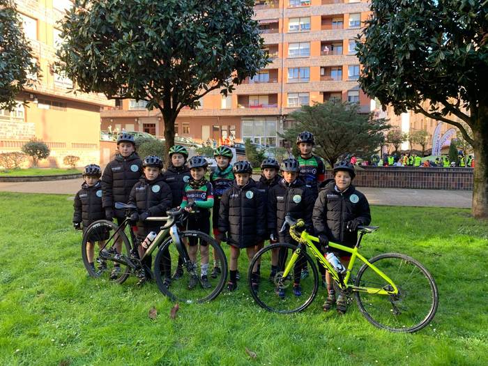 Txirrindulari gazteek erloju 34 1771856207974