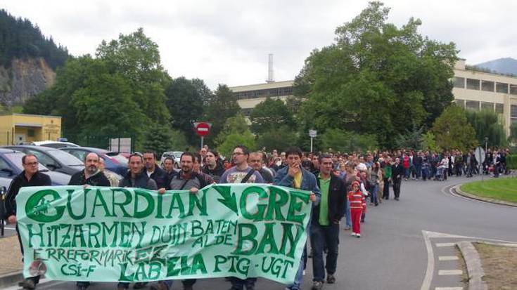 Langileek urtean 85 ordu gehiago lan egitea nahi du Guardianek, LABek salatu duenez