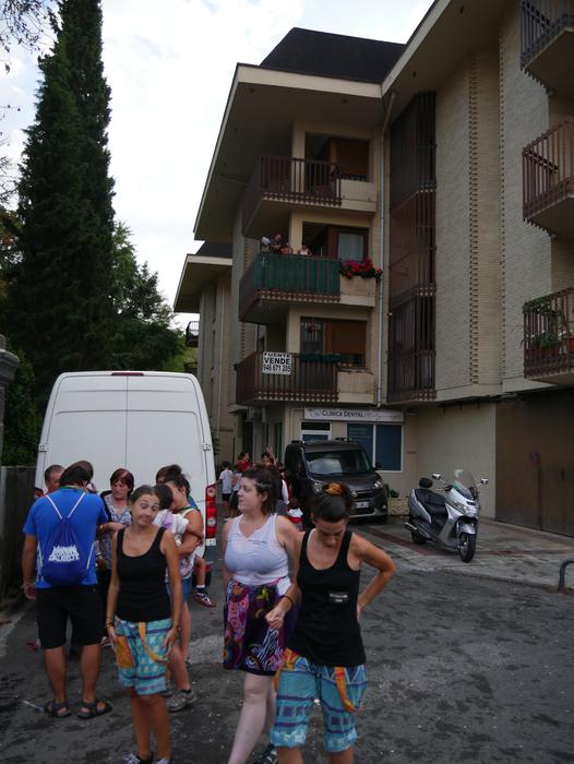 Ura eskatzen zeharkatu dute  26 1536436690175