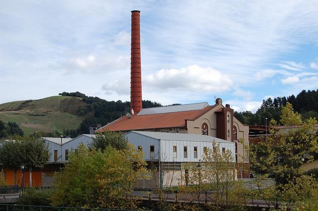 Gardeako industriaguneko enpresak seinaleztatuko dituzte