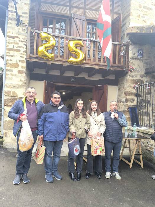 Dozenaka lagun bildu zituen  2 1767373949235