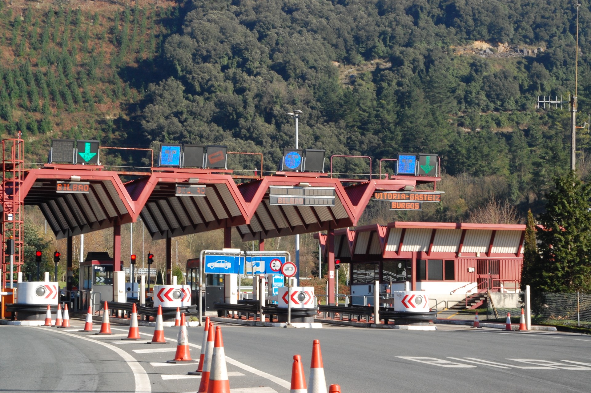 Foru Aldundiak Bizkaiarekin hitzarmena sinatzea onetsi du AP-68 autobideko Arabako tarteak Aretan kobratzeko