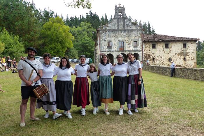 Andra Mari Zuriaren jaiak je 2 1754900912934