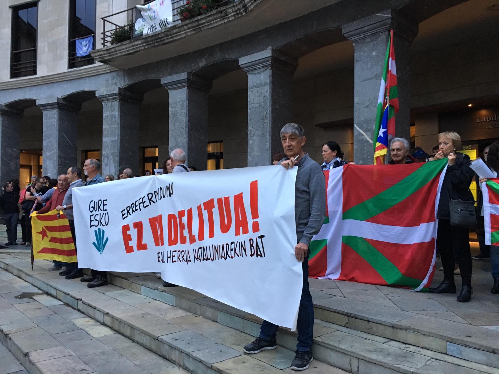 Gure Esku Dagok herriko plaza beteko du jendearen aldarrikapenekin