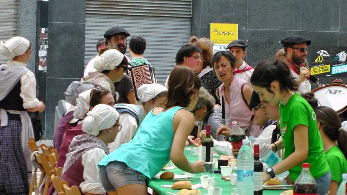 Dantza taldeak taldeak izan  89 1496053724974