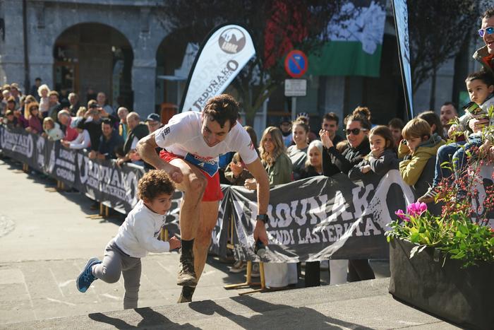 Giro paregabea sortu du herrigunean zein naturan Urduñako Mendi Lasterketak