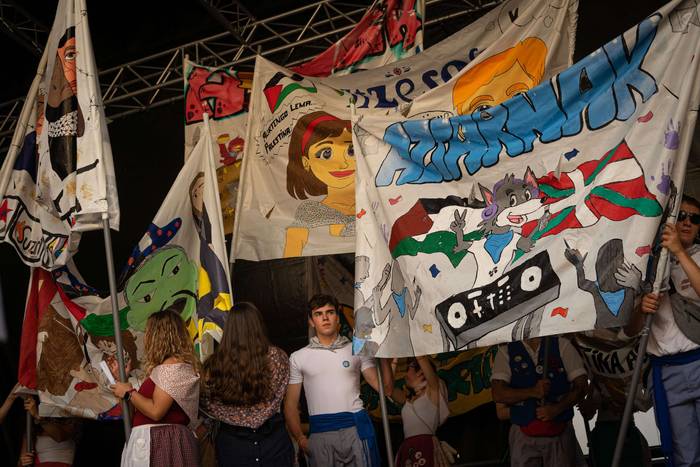 Festa-giro goria piztu du La 18 1755256956500