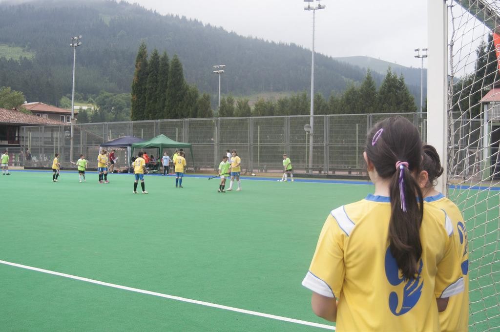 300 lagunen parte hartzea espero dute seigarren Hockey Egunean