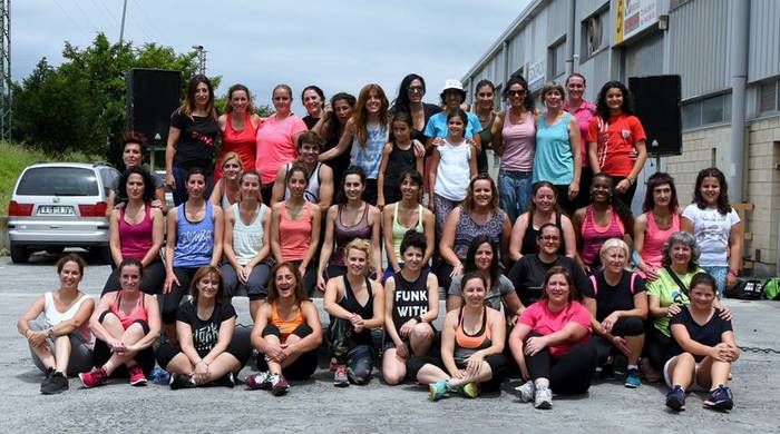 Zumba dantzatzeko elkartu zi 28 1498479820804