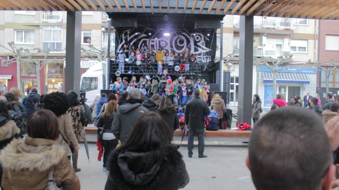 Suak agurtu zituen Aratustea 7 1488368700213