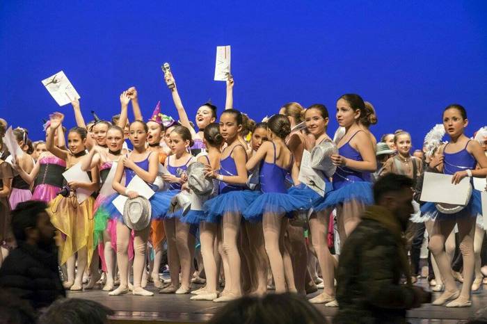 Sari ugari lortu ditu Nuria y Raquel dantza eskolak Espainiako Ballet Klasikoaren Lehiaketan