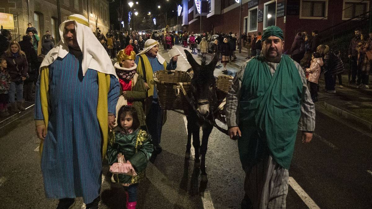 Errege Magoen kabalgatak amets eginaraziko dio berriro Laudiori Rakataplari esker