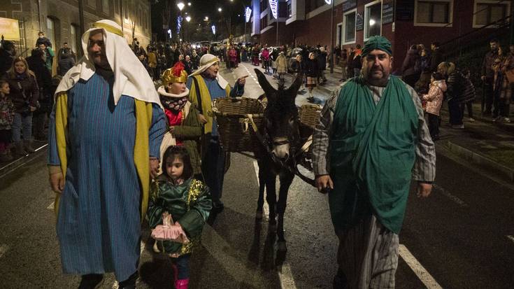 Errege Magoen kabalgatak amets eginaraziko dio berriro Laudiori Rakataplari esker