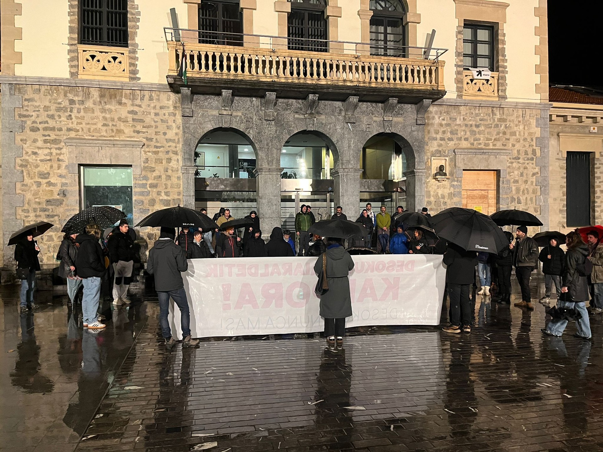 Absolbitu egin dute AMA Desokupa enpresak salatutako Aiaraldeko bizilaguna