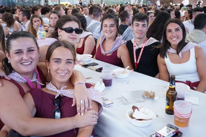 Jendetza batu da kuadrillen  9 1756401723530