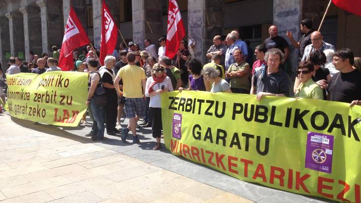 PPk sektore publikoan egindako murrizketen aurka mobilizazioak egin dira gaur