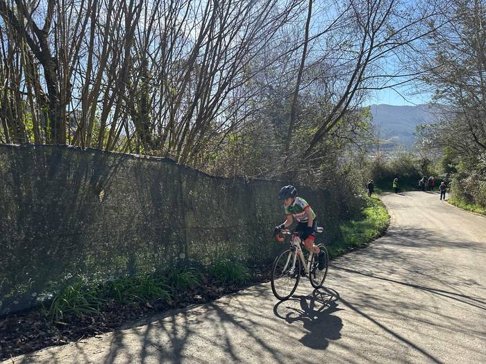 Txirrindulari gazteek erloju 26 1771856273933