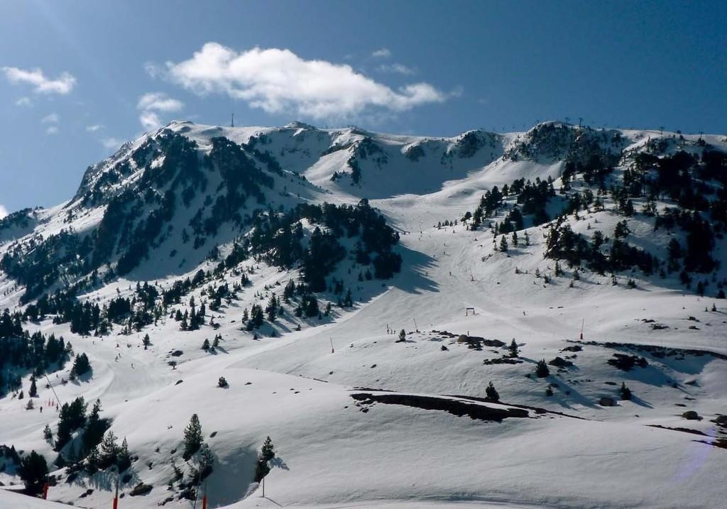 Elur taldeak aurtengo eski denboraldia aurkeztu du