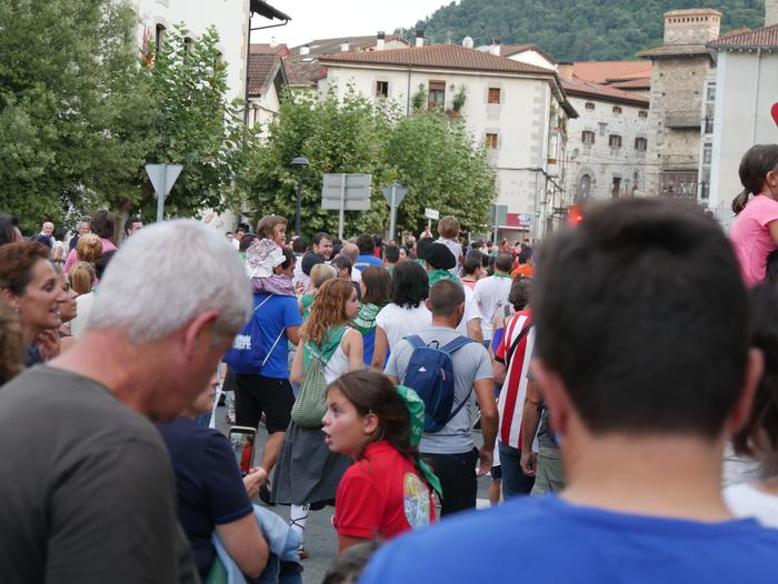 Ura eskatzen zeharkatu dute  22 1536436605971