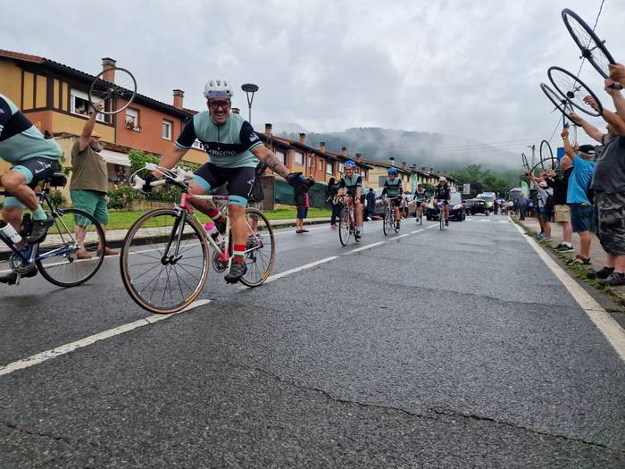 La Karpy martxak kolorez bet 104 1686610884765