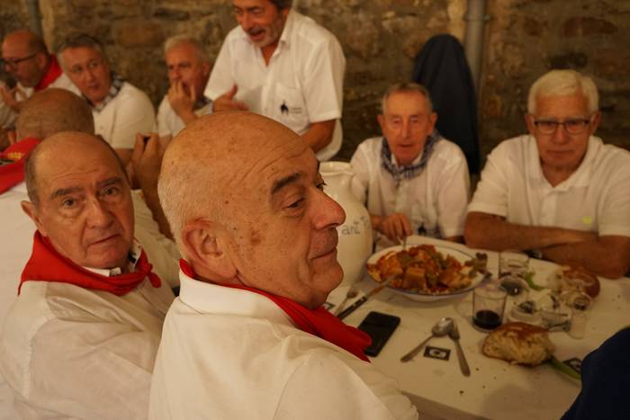 Ehunka kofrade bildu dira el 22 1756714006341