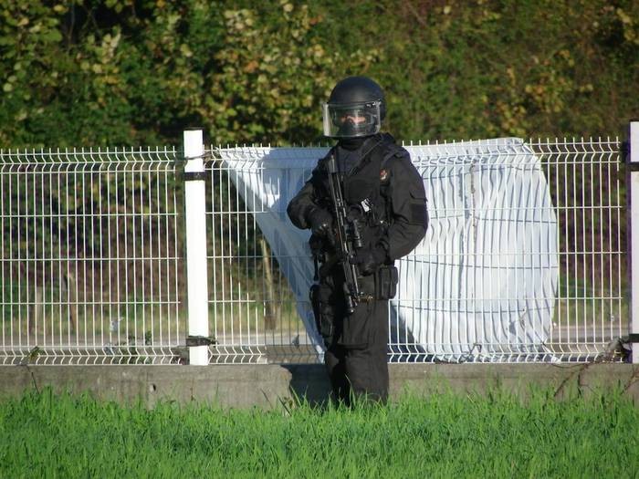Herritar bat atxilotu du Ertzaintzak, lursail pribatuetan sartu diren langile batzuk arma faltsuarekin mehatxatzeagatik