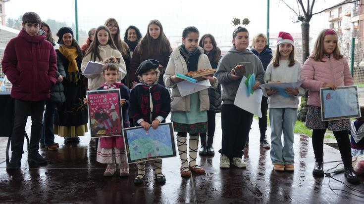 Olentzero eta Mari Domingi 18:15ean egongo dira Aldai plazan eta tokia berotu dute Gabonetako Azokarekin