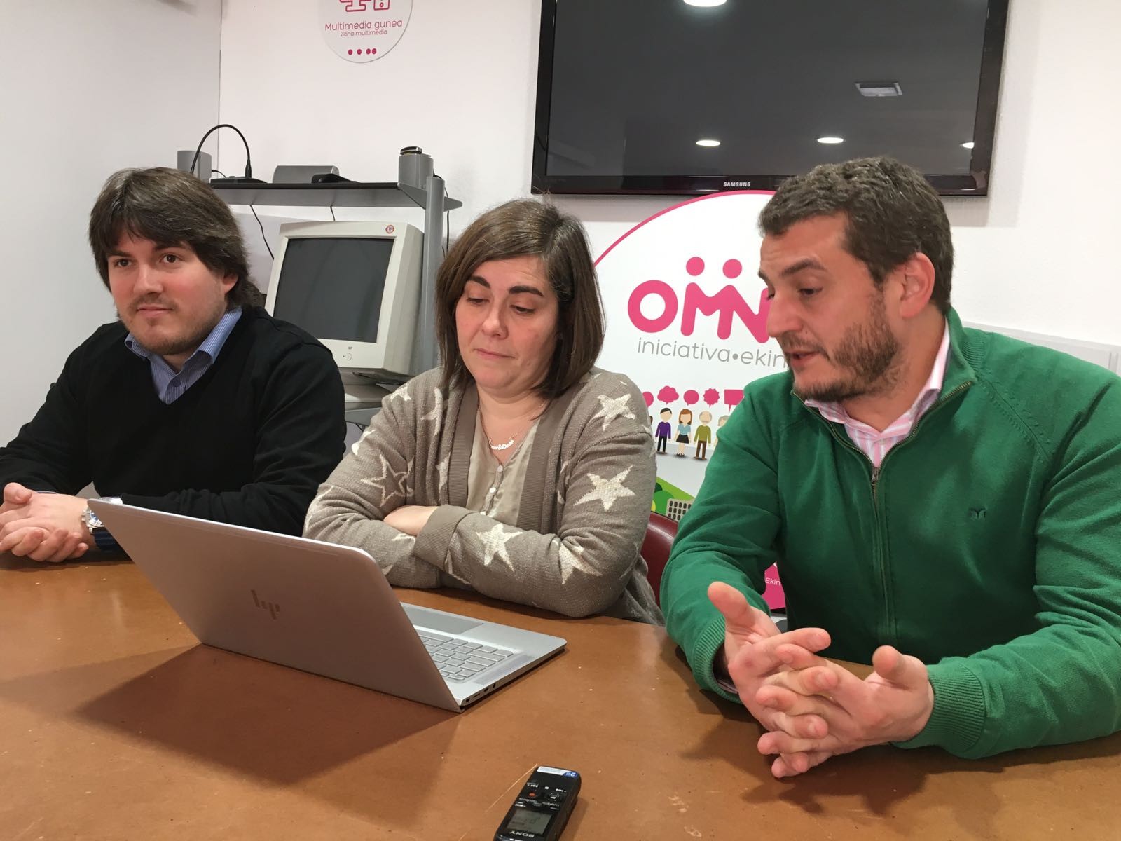 "Urarekin trafikatzea" leporatu dio Omniak Arabako Foru Aldundiari