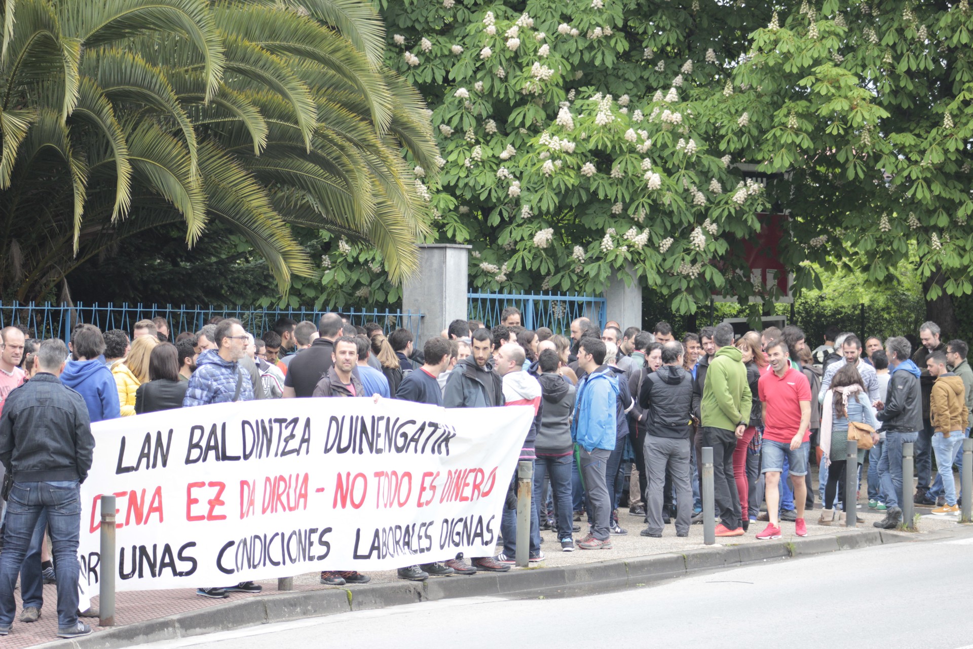 Tubacex enpresa greba eskubidea urratzeagatik salatu dute, eta Lan Ikuskaritza egon da faktorietan