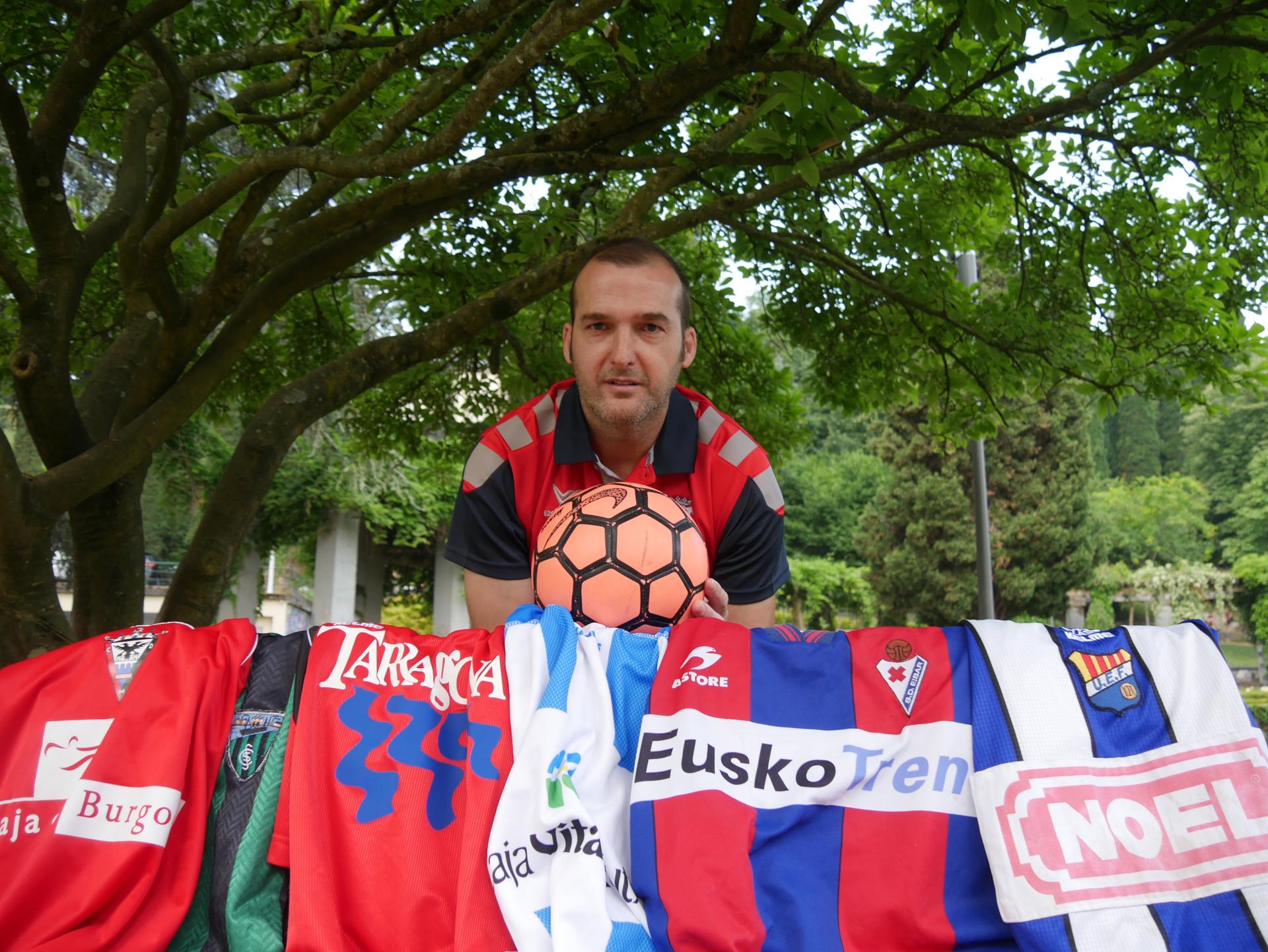 "Inork ez zuen espero futbol jokalari profesionala izango nintzenik"