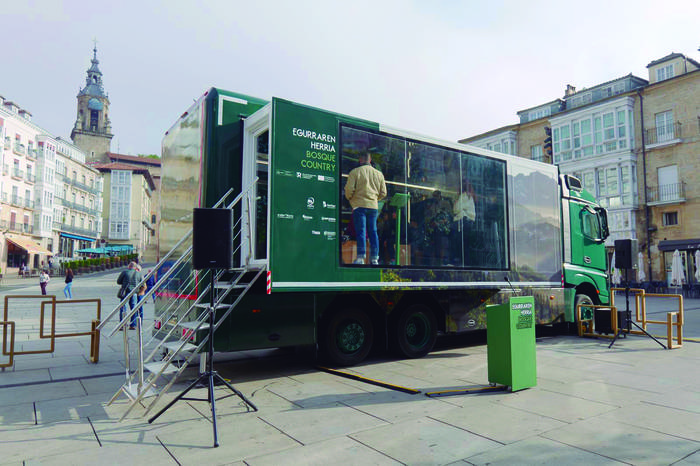 'Egurraren Herri, Bosque Country' kanpainaren erakusketa-kamioia Laudion egongo da asteburuan