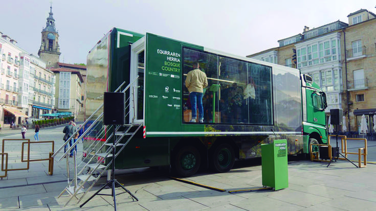 'Egurraren Herri, Bosque Country' kanpainaren erakusketa-kamioia Laudion egongo da asteburuan