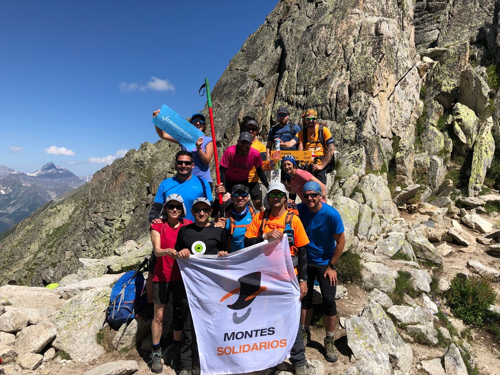"Tour du Mont Blanc" ibilbidea osatu du Spiderabelek bi pertsona itsurekin batera