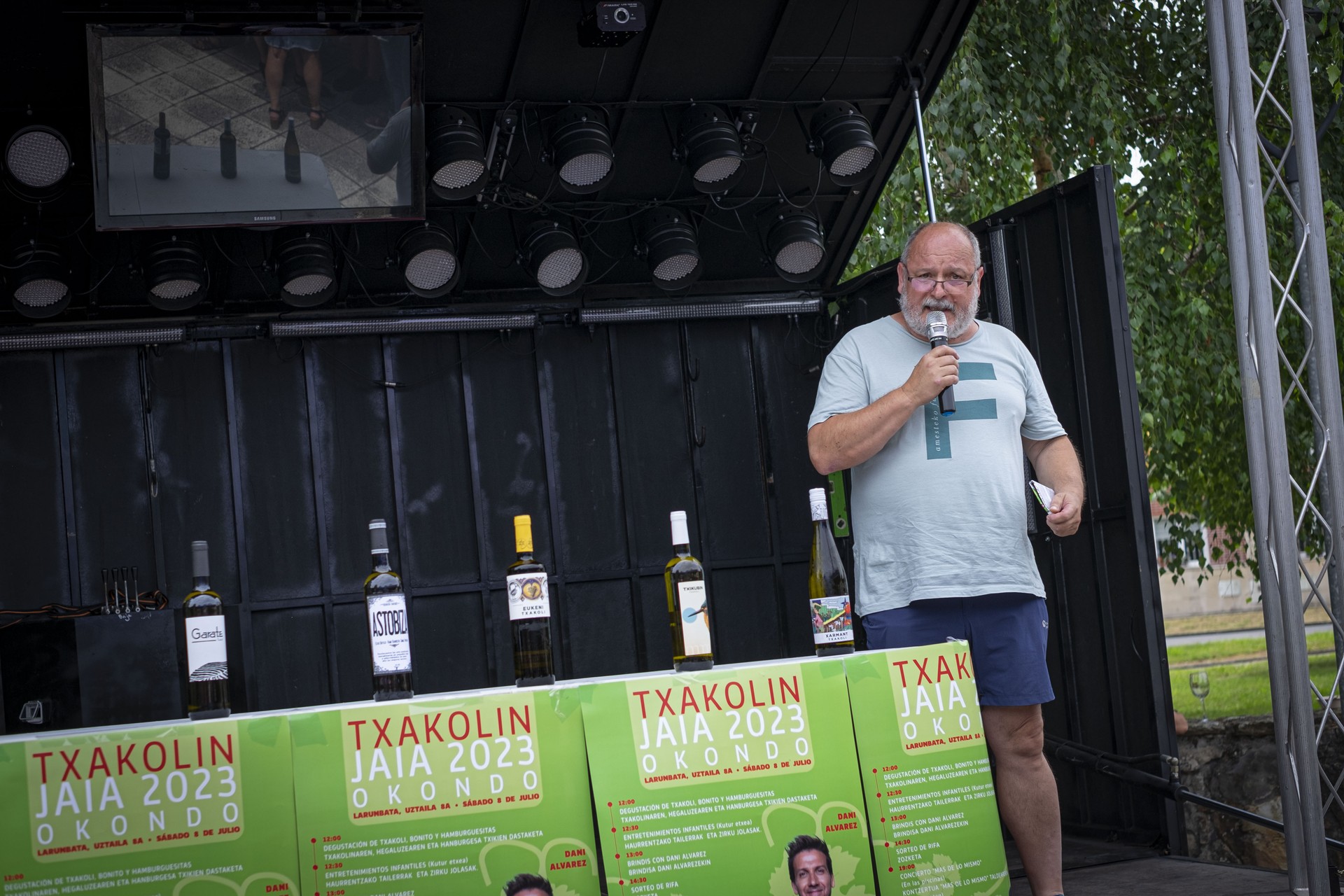 “Aurkezle lanak egiten ditut jaietan euskararen presentzia ziurtatzeko”