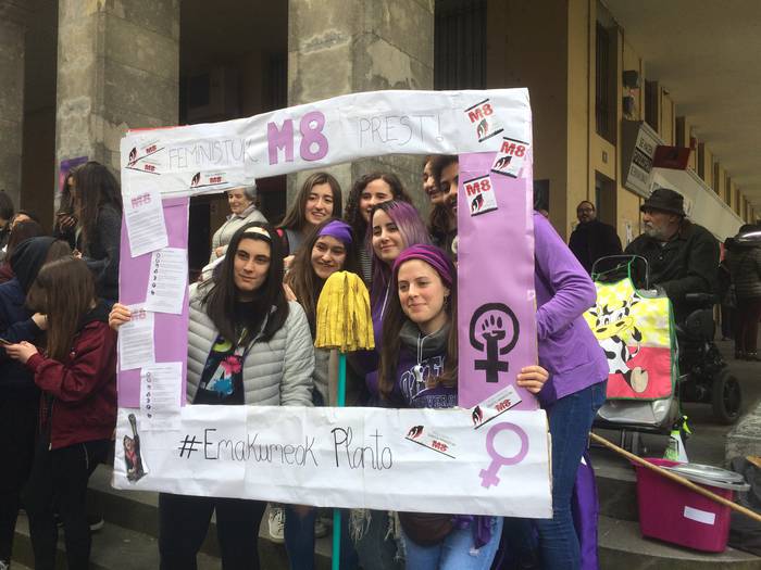 Greba feministaren goizeko t 128 1520519612693