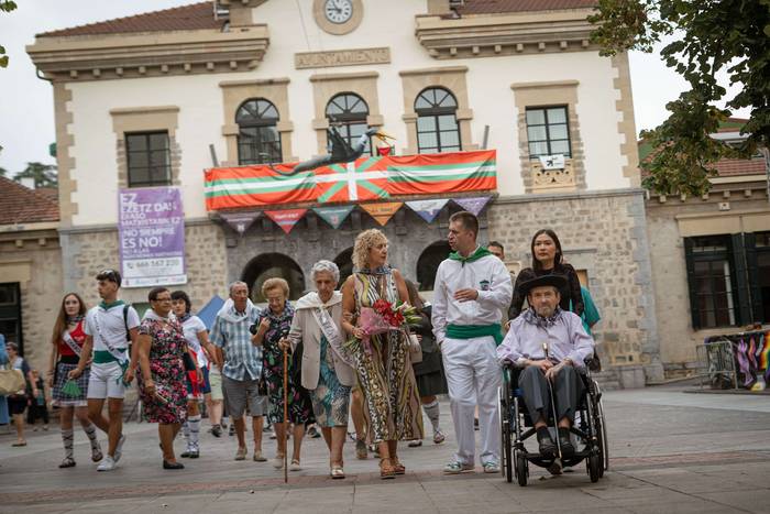 Haur eta nagusiak izan dira  10 1755092492934