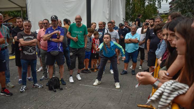 Egitarau luzea izan zuten atzo Ugarten