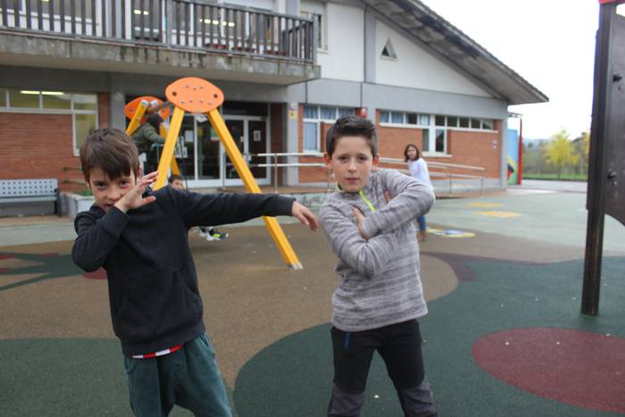 ARGAZKIEKIN JOLASEAN 4 1511250689887