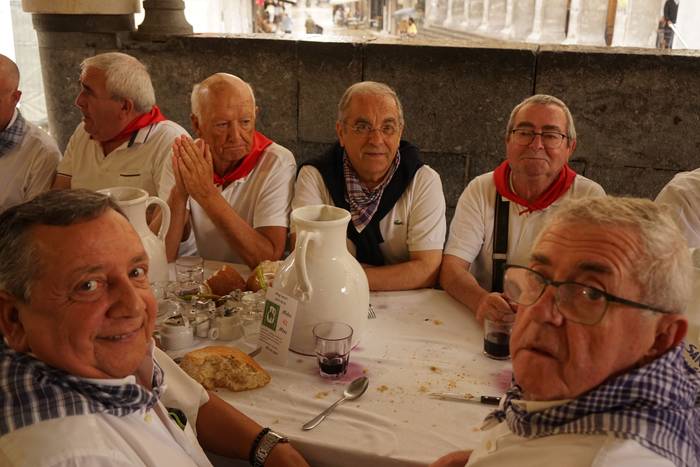 Ehunka kofrade bildu dira el 82 1756714164705