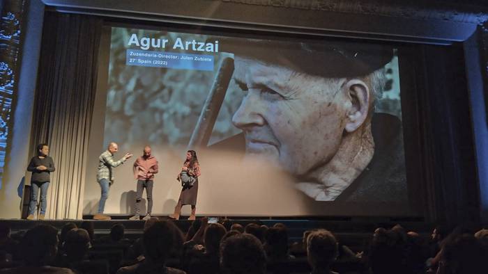 Harrera beroa jaso zuen Julen Zubieteren 'Agur Artzai' film laburraren estreinaldiak
