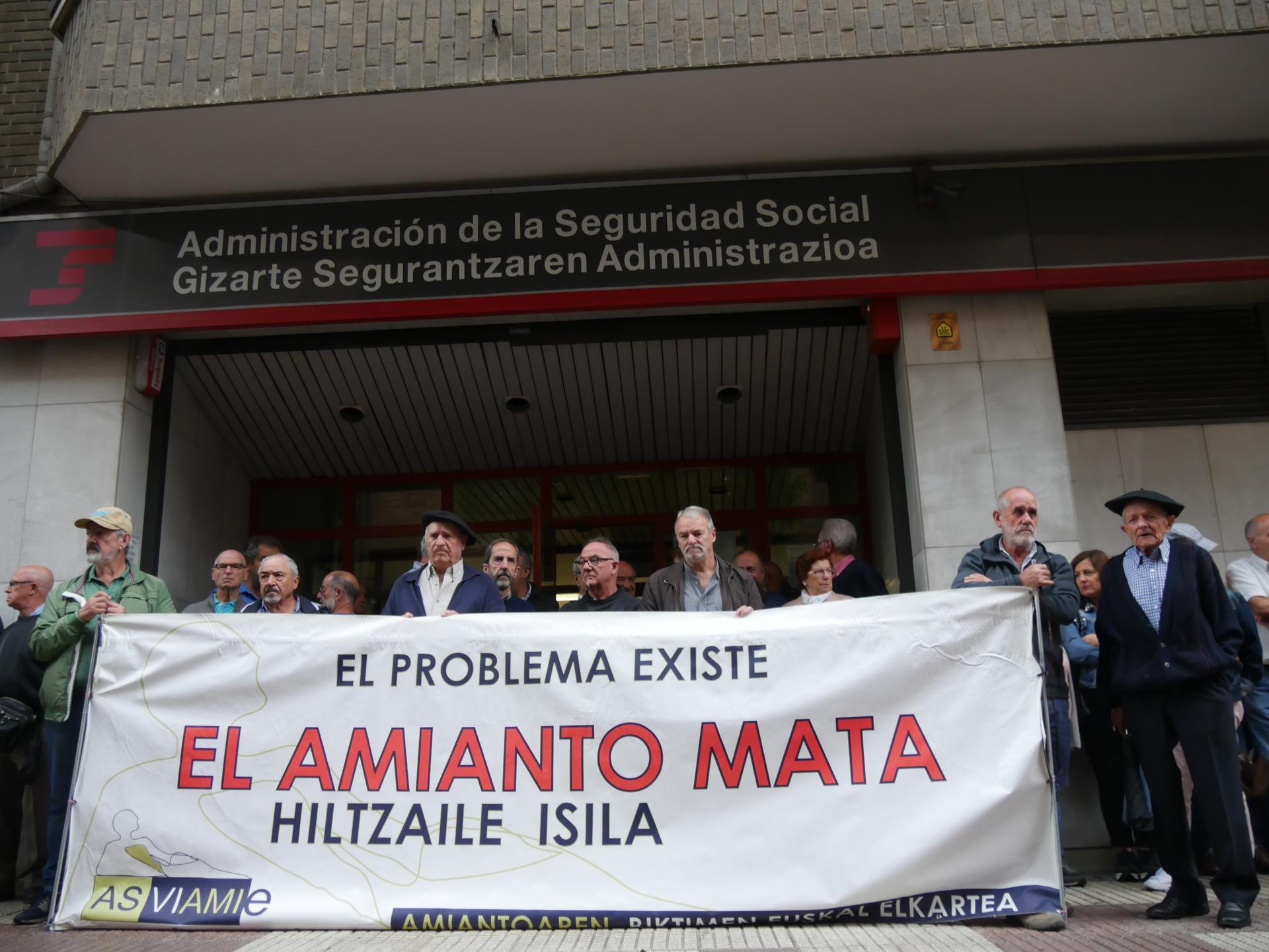 Tubos Reunidoseko langile bat hil zen amiantoaren ondorioz maiatzean, Asviasmie Aiaraldeak salatu duenez