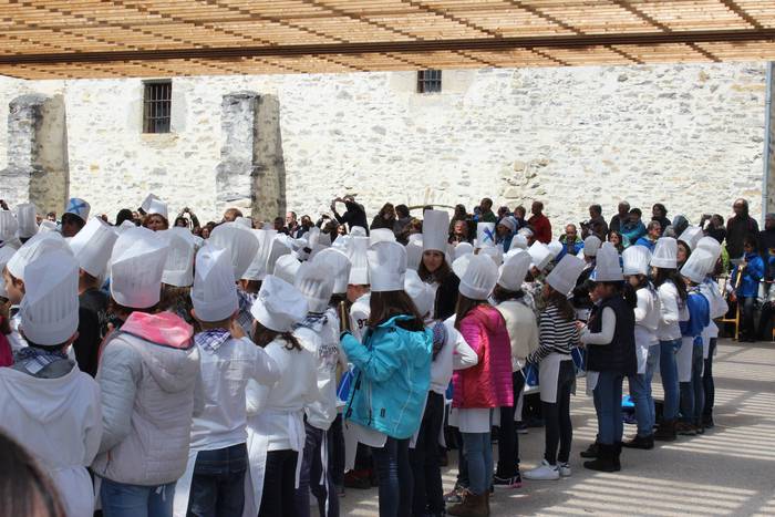 San Anton plazan egin dute u 26 1493306775415