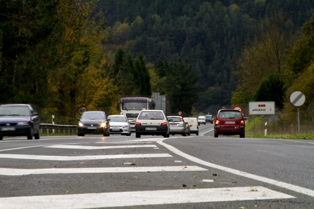 Auto istripua jazo da Amurrioko A-625 autobidean, baina ez da zauriturik egon