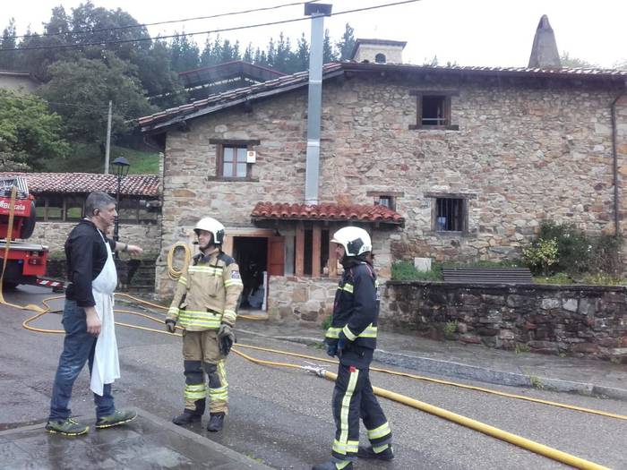 Sua piztu da Arrankudiagako baserri batean, baina itzali dute dagoeneko