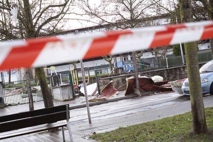 Mendiko Eskolako teilatua er 4 1769359280342