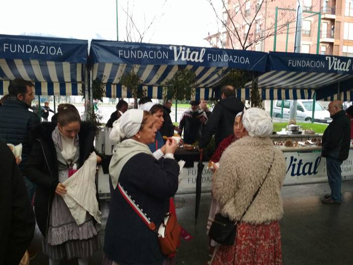 Gabonetako elkartasun azokak 12 1513599176235