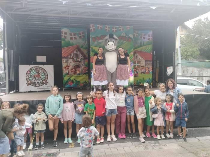 Bi eguneko festa egin dute A 49 1758574742916