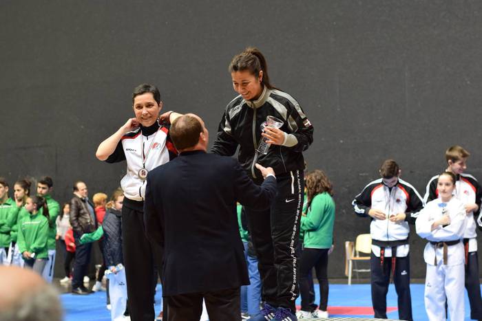 Urrezko bost domina lortu di 12 1519024126129