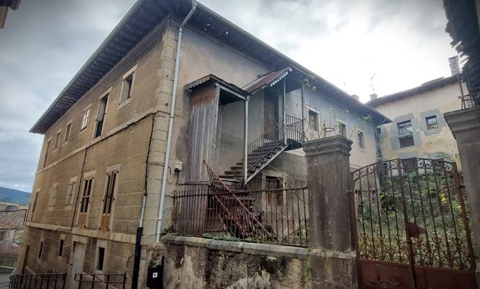 356.250 euroko inbertsioa onartu dute Artziniegan Valle Etxea erosteko eta alokairu sozialeko zortzi etxebizitza egiteko